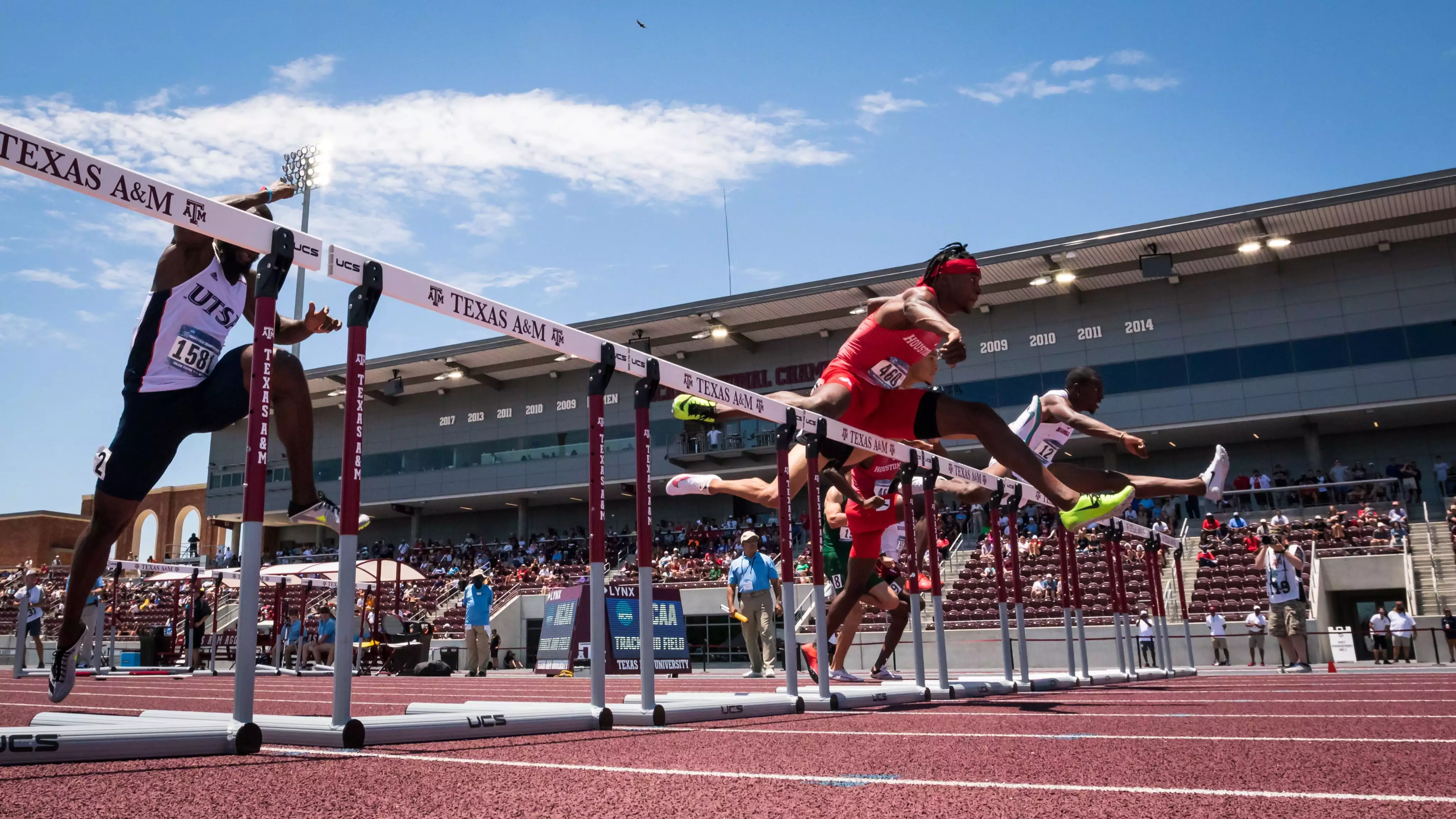 track photo