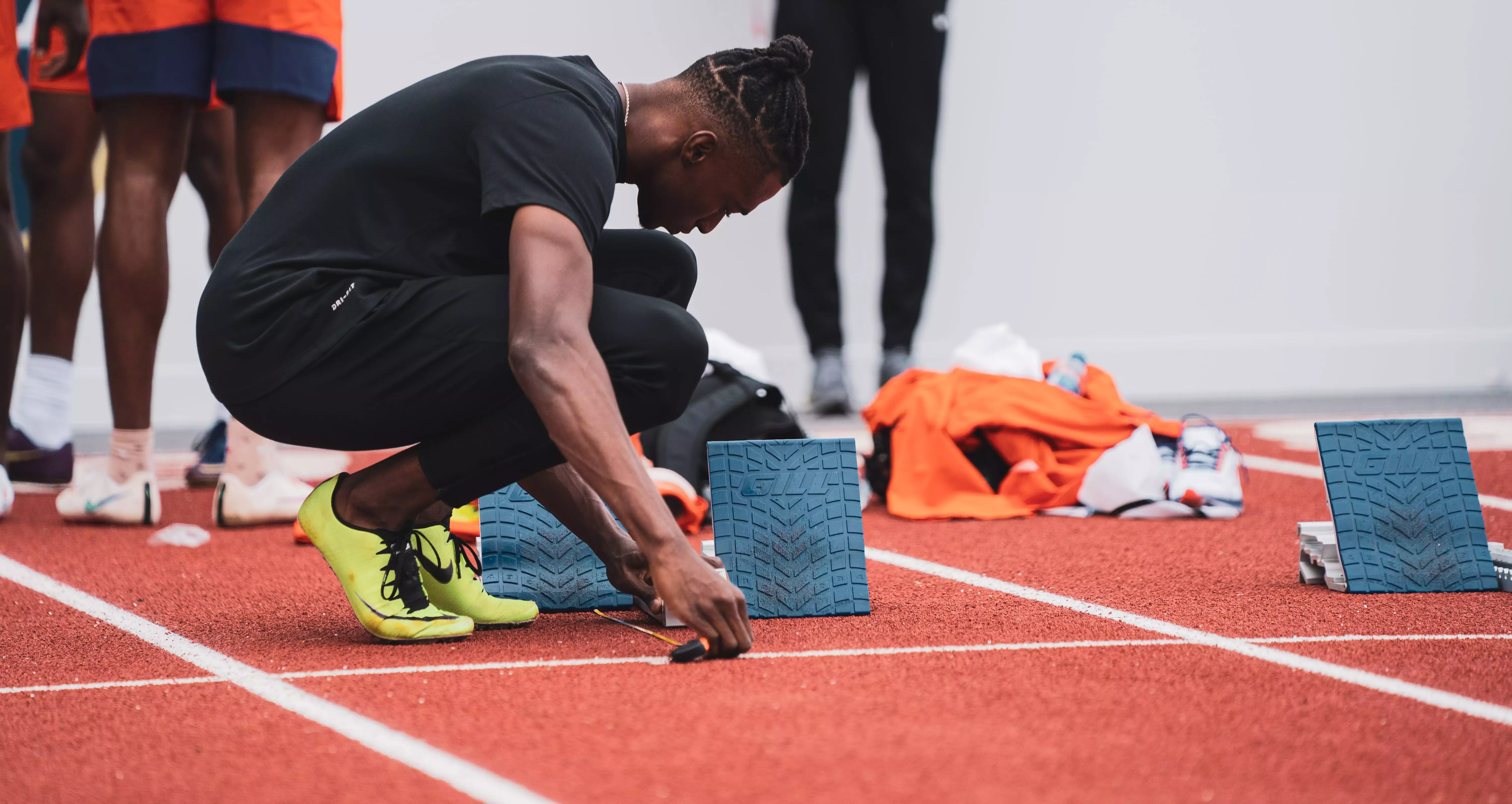 track photo